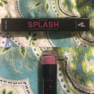 Younique Splash Liquid Lipstick-sentimental